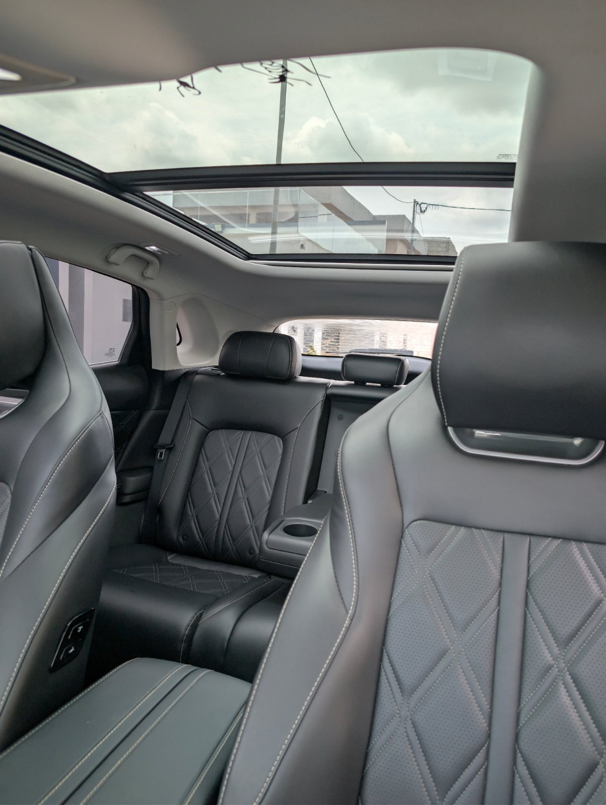 CHANGAN Uni-K hybrid rechargeable en images