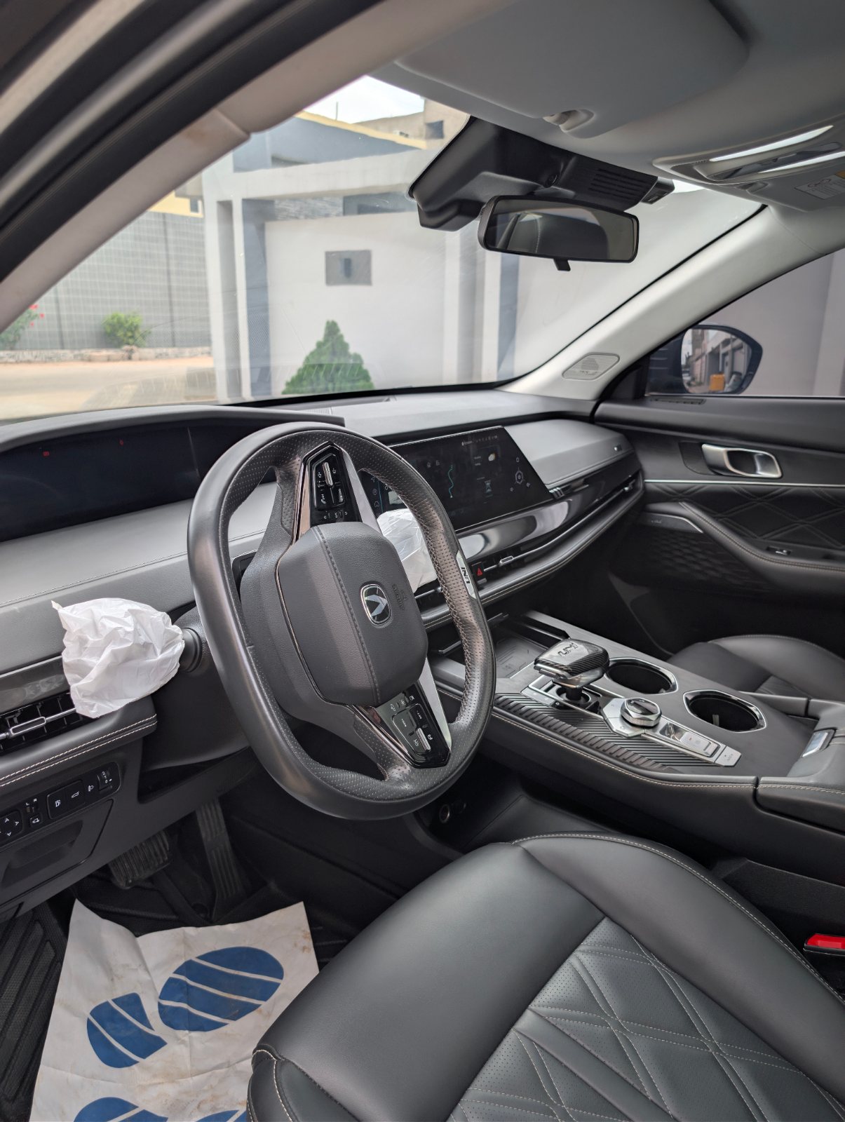 CHANGAN Uni-K hybrid rechargeable en images